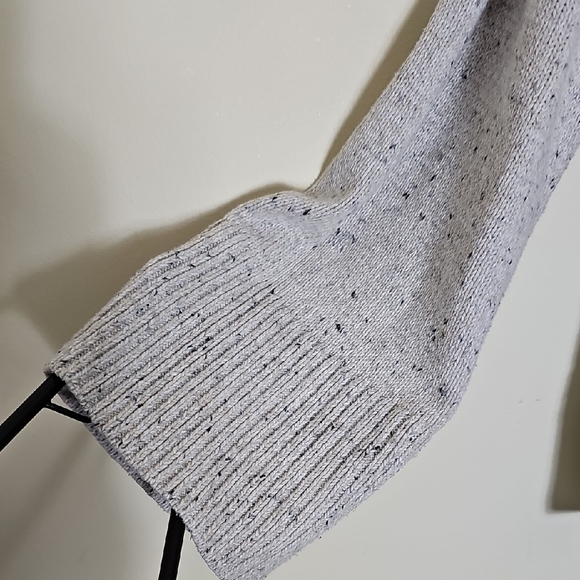 LOFT Light Gray Women's Sweater - Picture 5 of 7